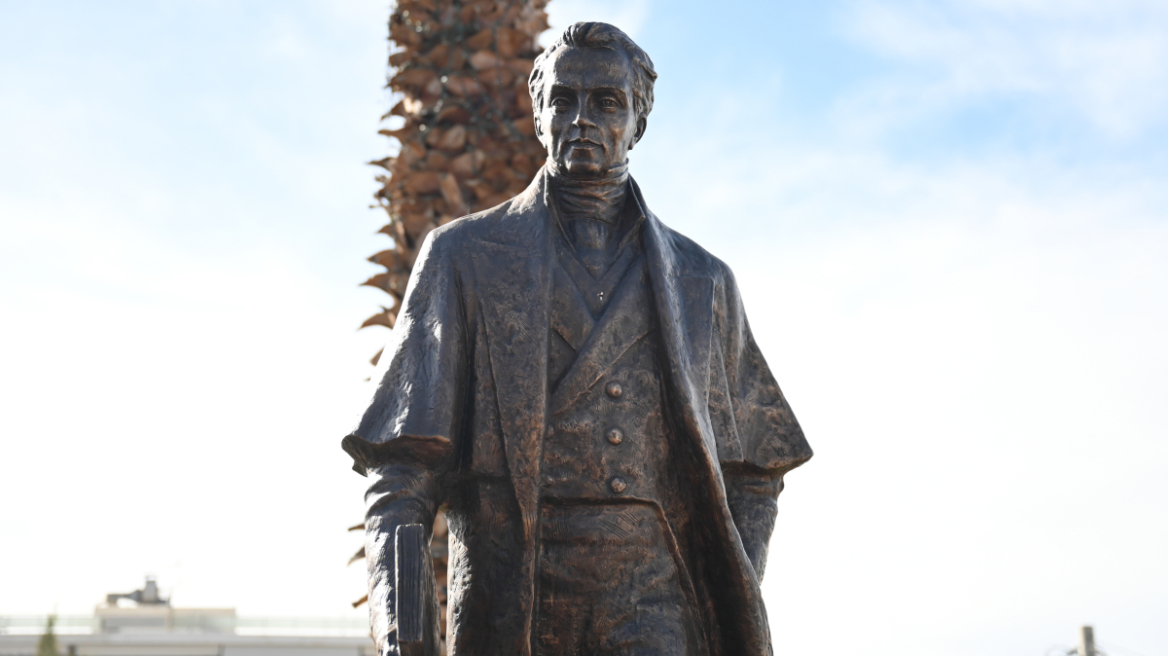 Αποκαλυπτήρια του ανδριάντα του Ιωάννη Καποδίστρια στον δήμο Ελληνικού-Αργυρούπολης, μετονομασία της πλατείας Δημαρχείου, δείτε φωτογραφίες