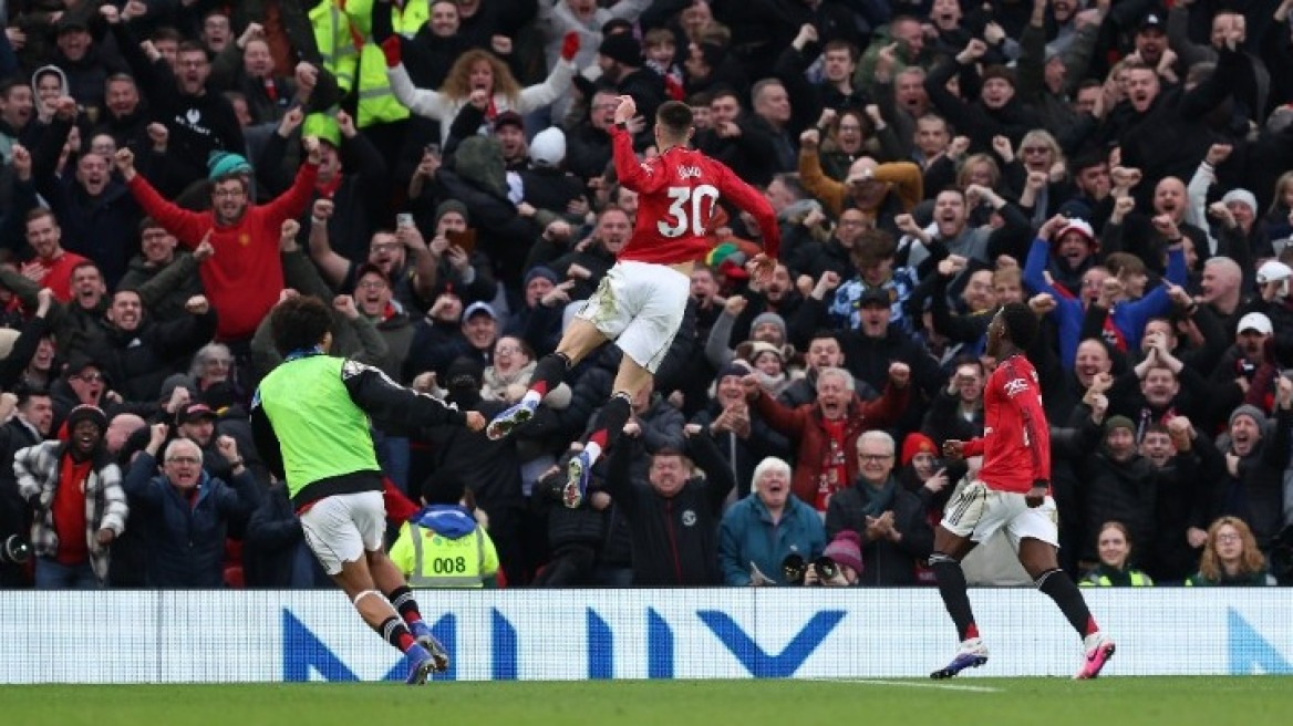 Μάντσεστερ Γιουνάιτεντ - Φούλαμ 3-2: Λύτρωση με Σέσκο στο 94' και τρία στα τρία με τον Κάρικ, δείτε τα γκολ
