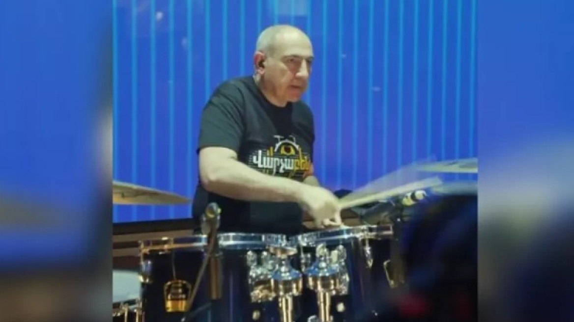 Ροκ σταρ ο πρωθυπουργός της Αρμενίας: Ο Πασινιάν ανέβηκε στη σκηνή κι έπαιξε ντραμς σε συναυλία 