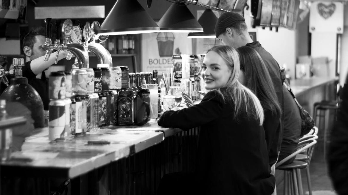 Στην Ιαπωνία άνοιξε μπαρ μόνο για όσους σκέφτονται να παραιτηθούν από τη δουλειά τους