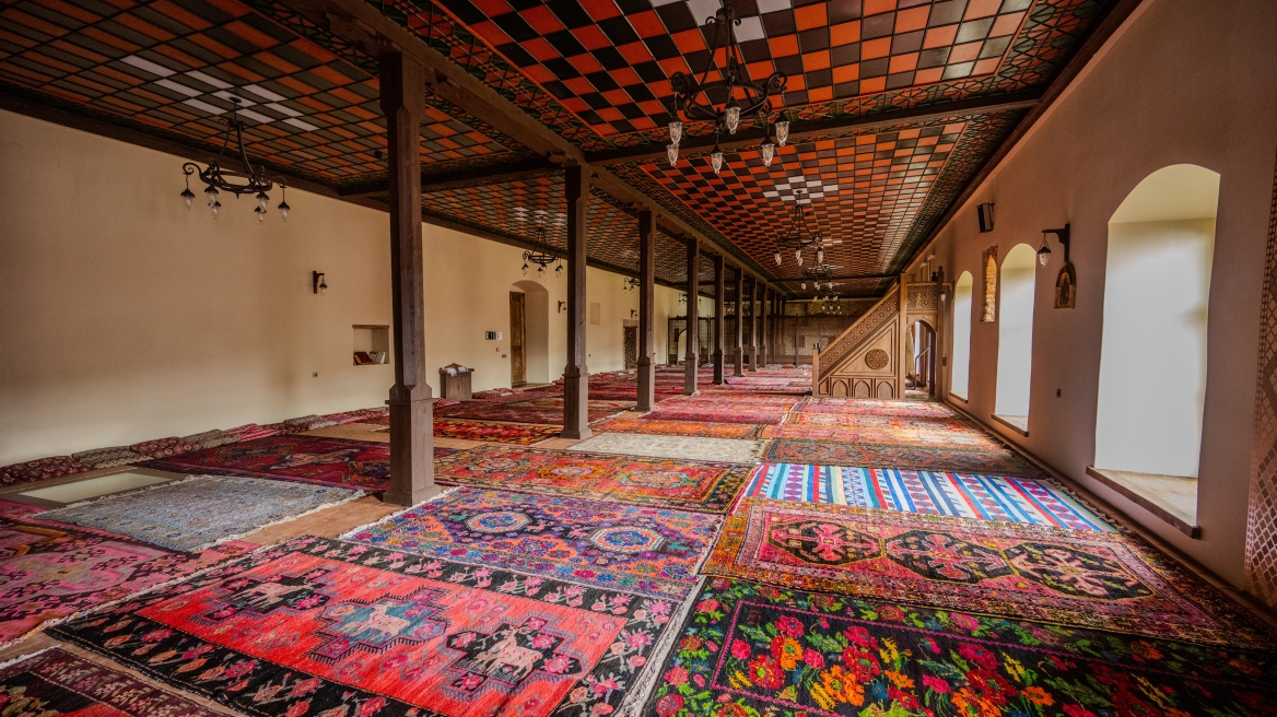 Προς απέλαση Μπαγκλαντεσιανός που συνελήφθη να λειτουργεί παράνομο τζαμί στην Αθήνα, ανακλήθηκε και η άδεια διαμονής του
