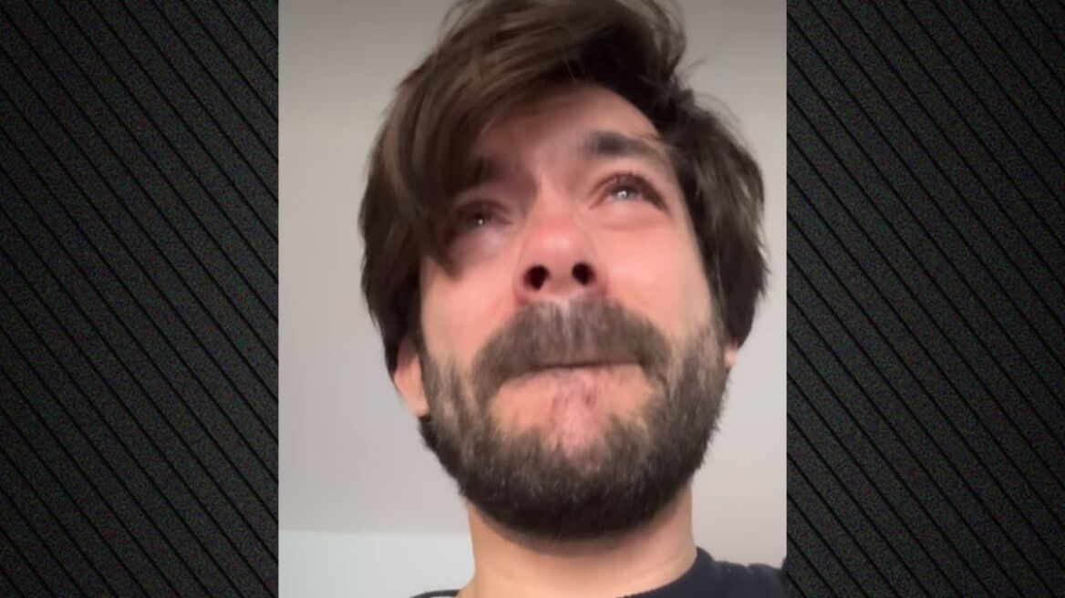 Δακρυσμένος ο Γιώργος Λασκαρίδης μετά τη γέννηση του γιου του: Είναι το πιο όμορφο "τέλος" και η πιο γλυκιά "αρχή"