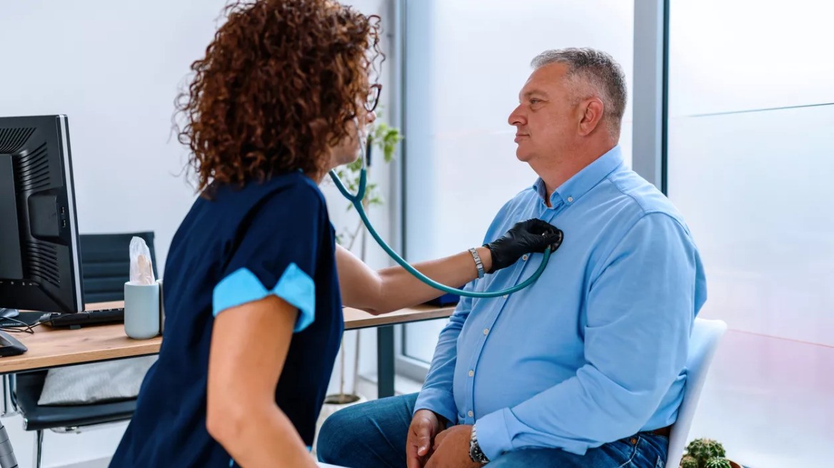 Πώς τα sms για τον καρδιαγγειακό έλεγχο εντοπίζουν όσους πρέπει να ελέγξουν βάρος και νεφρά