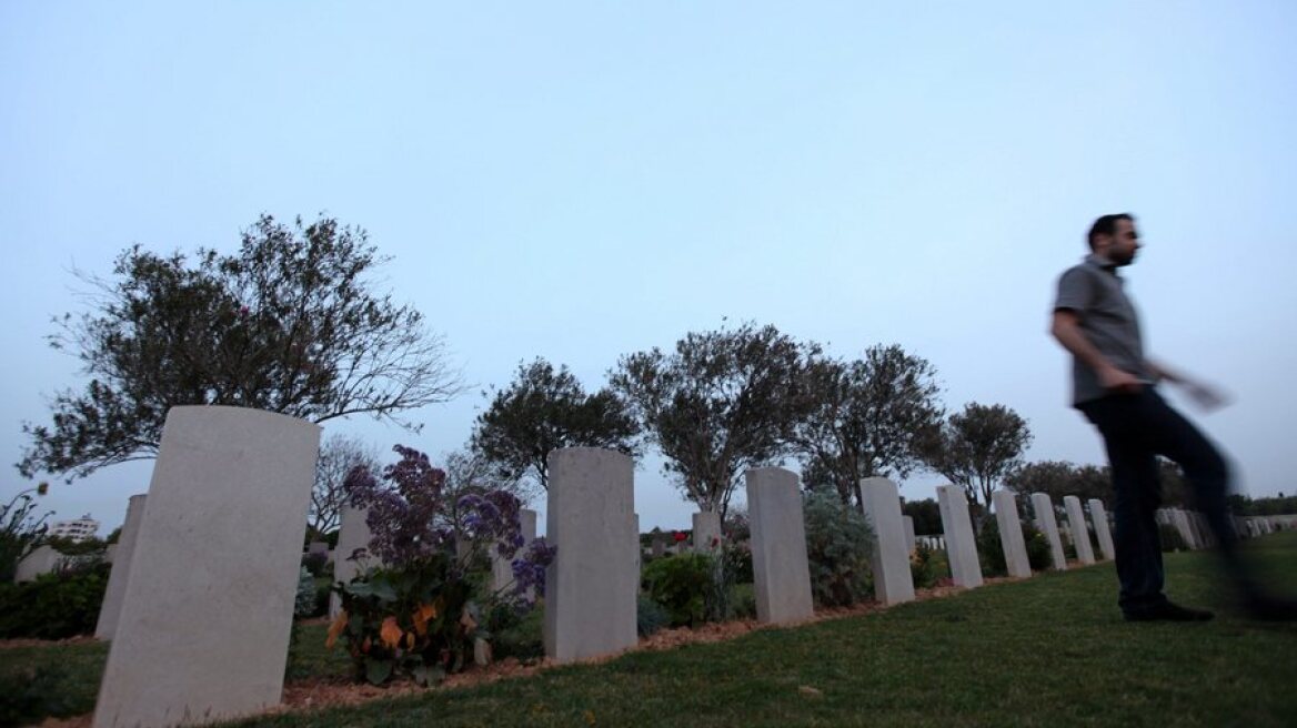 Οι Ισραηλινοί ισοπέδωσαν μέρος από το πολεμικό νεκροταφείο της Γάζας
