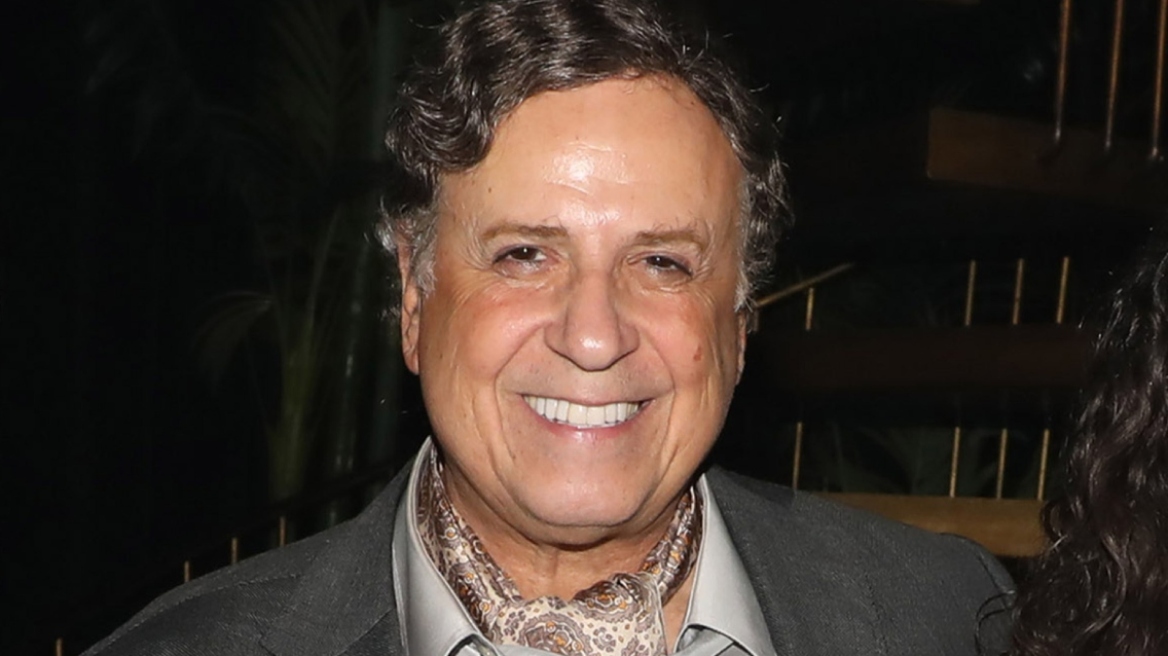 Χάρης Ρώμας για το «Καφέ της Χαράς»: Ήταν μία τομή για την τηλεόραση, έκανε 45% στην πρώτη μέρα προβολής
