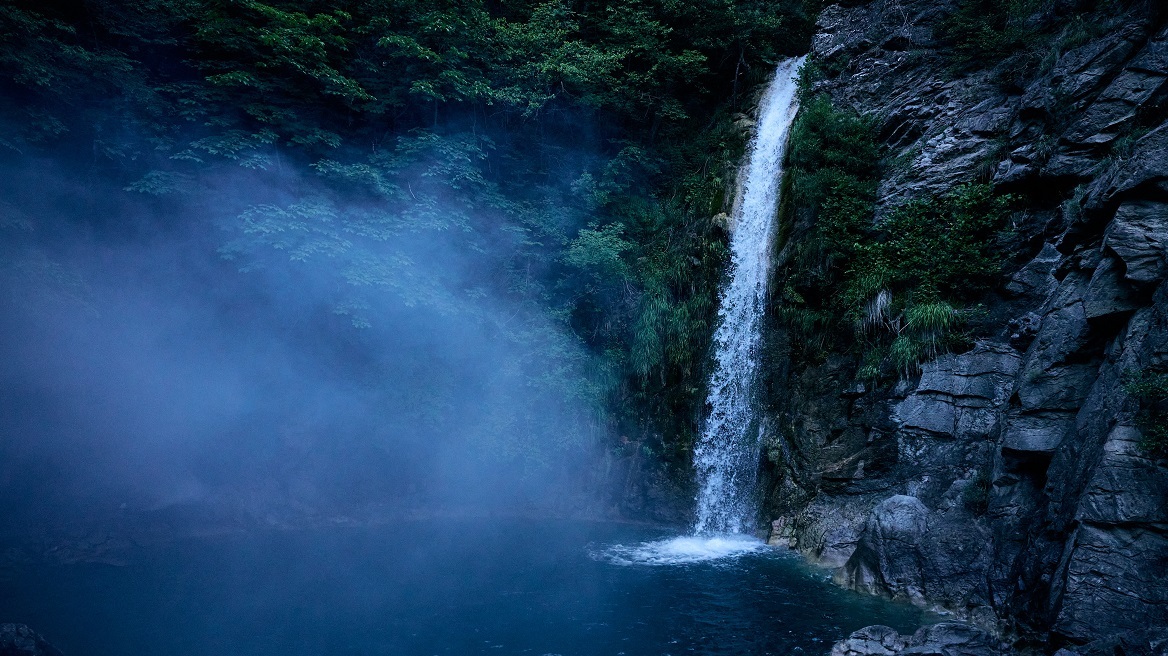Δεν είναι όλα τα νερά ίδια: πώς επιλέγουν οι καταναλωτές το νερό που πίνουν