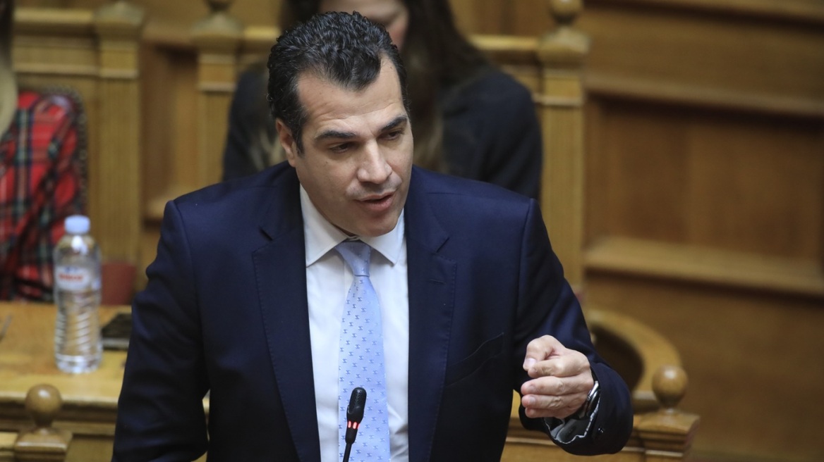 Κόντρα στη Βουλή για την τραγωδία στη Χίο: «Εγώ πιστεύω το λιμενικό, η αντιπολίτευση μπορεί να πιστεύει τους διακινητές» είπε ο Πλεύρης