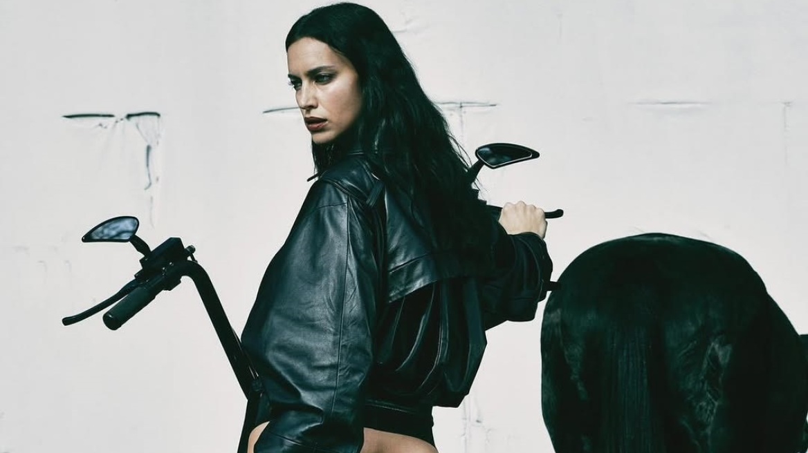 Irina Shayk: Οι νέες αποκαλυπτικές φωτογραφίες που μοιράστηκε στο Instagram από επαγγελματική συνεργασία

