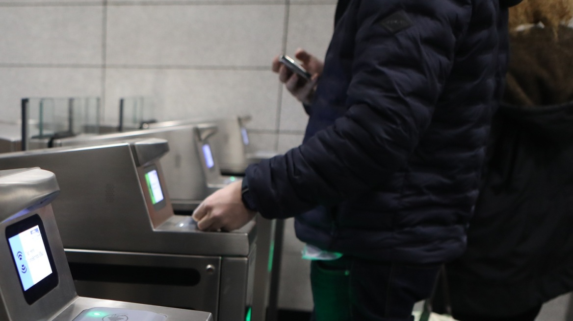 Στα 100 από τα 72 ευρώ το πρόστιμο για όσους δεν κόβουν εισιτήριο στις συγκοινωνίες, έως €40.000 για φθορές σε ΜΜΜ και σιδηρόδρομο