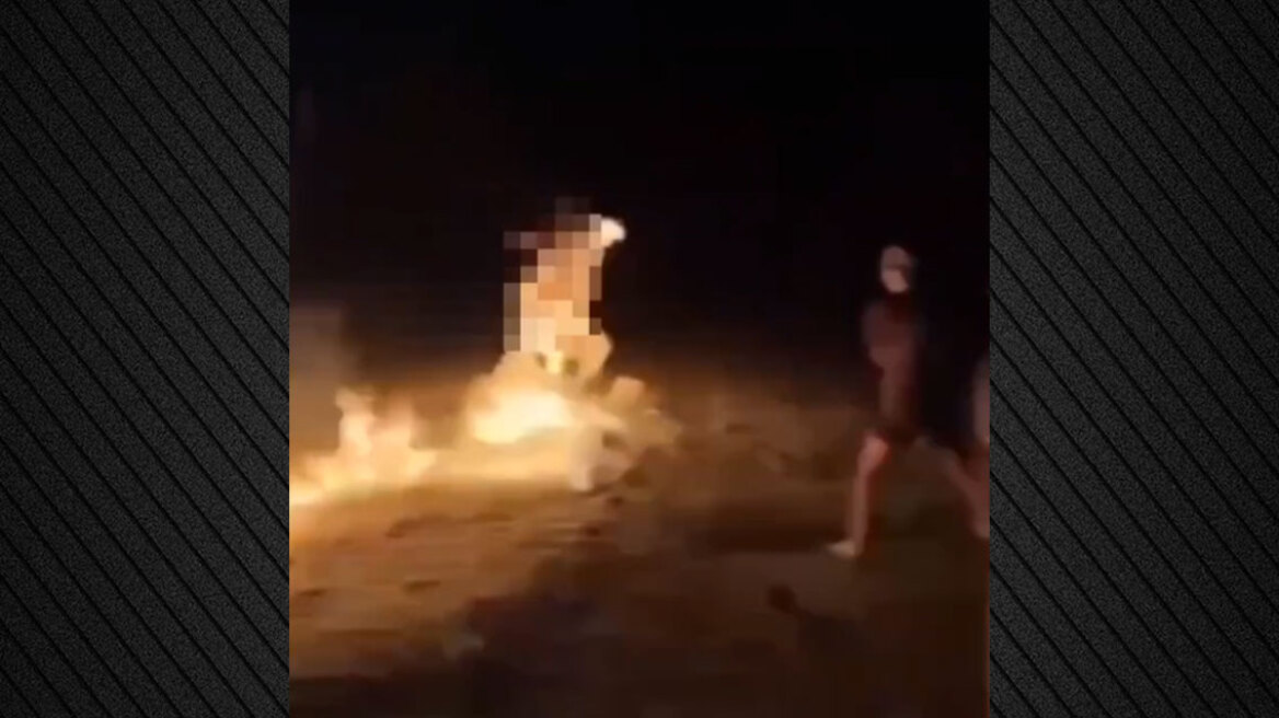 Συγκλονιστικό βίντεο: Νεαρός στη Φλόριντα έβαλε φωτιά σε φίλο του με βενζίνη ενώ γελούσε