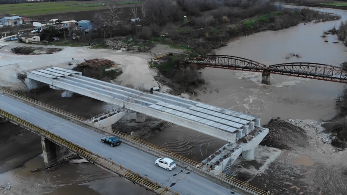 Δείτε εντυπωσιακές εικόνες από drone  με τη νέα γέφυρα Καραβόπορου στα Τρίκαλα
