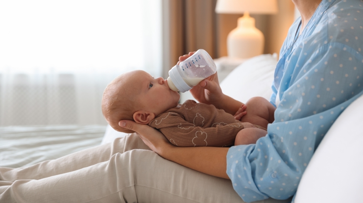 Ο ΕΟΦ ανακαλεί παρτίδες βρεφικού γάλακτος μετά τα νέα όρια της EFSA για την τοξίνη cereulide