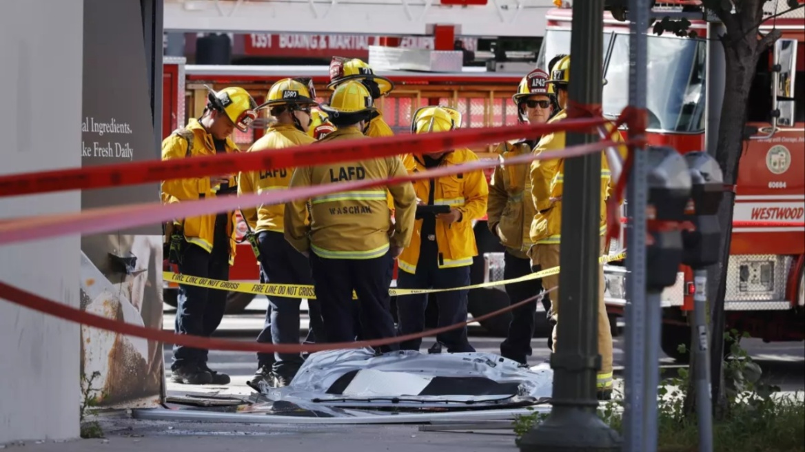 Τρεις νεκροί και έξι τραυματίες από αυτοκίνητο που εισέβαλε σε σούπερ μάρκετ στο Λος Άντζελες, δείτε βίντεο