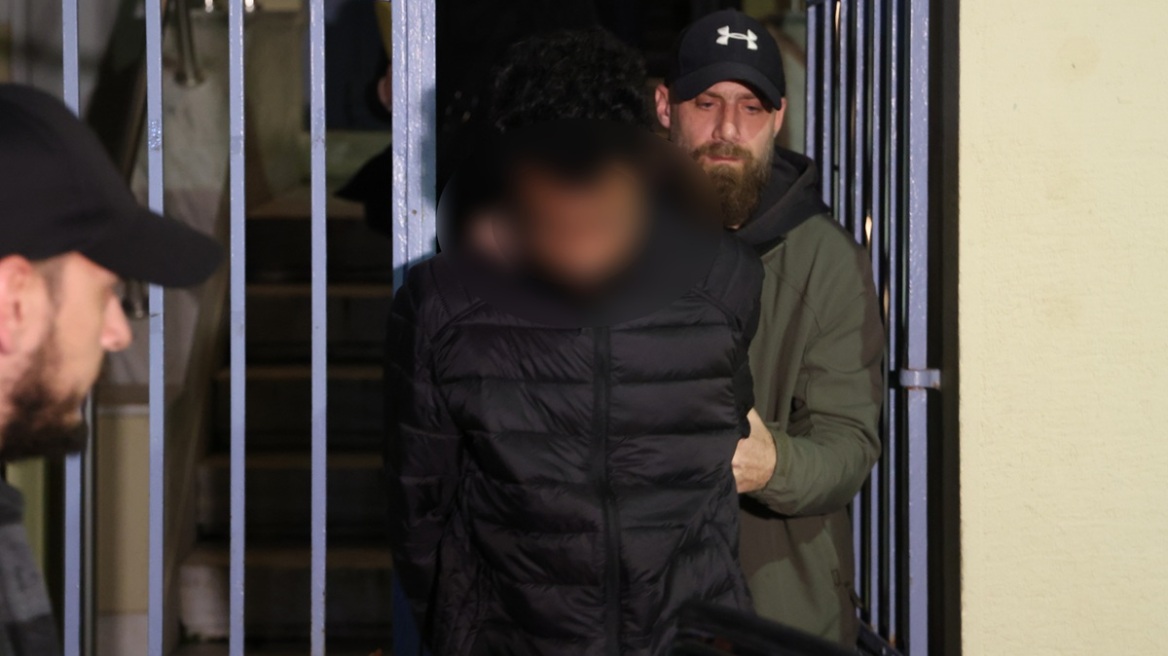 Τραγωδία στη Χίο: Προφυλακιστέος ο Μαροκινός που κατηγορείται ως διακινητής μεταναστών, αρνήθηκε ότι ήταν ο χειριστής του σκάφους