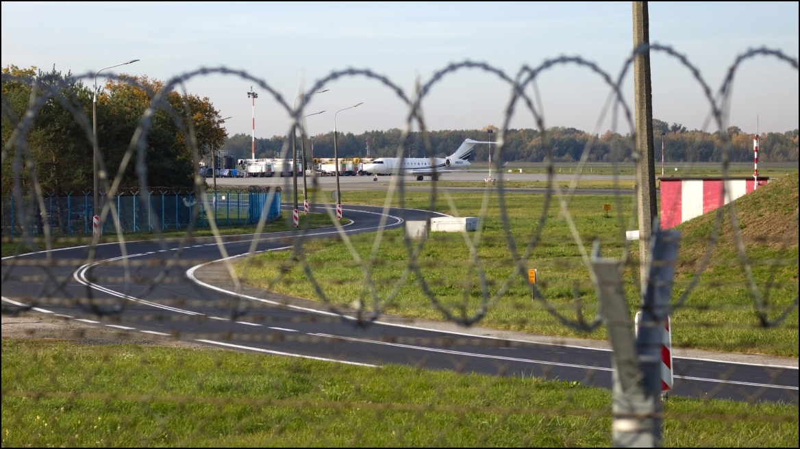 Πολωνία: Eκλεισαν δύο αεροδρόμια λόγω «μη προγραμματισμένης στρατιωτικής δραστηριότητας»