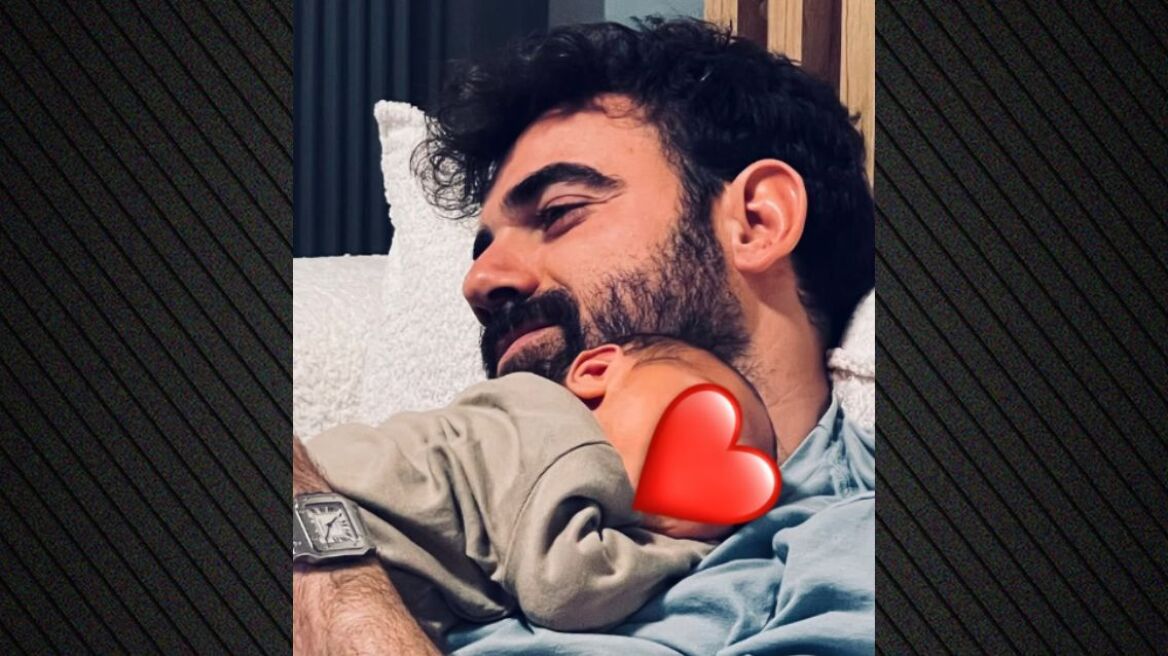 Ο Νίκος Πολυδερόπουλος ανέβασε φωτογραφία αγκαλιά με τον νεογέννητο γιο του
