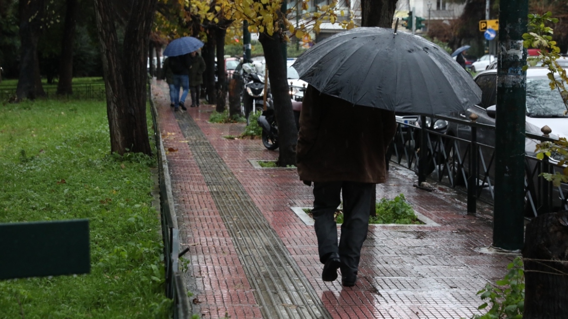 Καιρός: Ψυχρή εισβολή και σκόνη από τη Σαχάρα, πού θα βρέξει και πού θα χιονίσει 
