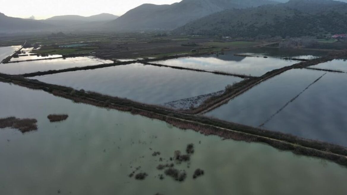 Ηπειρος: Φούσκωσε ο Λούρος από τις βροχοπτώσεις και καλλιέργειες βυθίστηκαν στο νερό