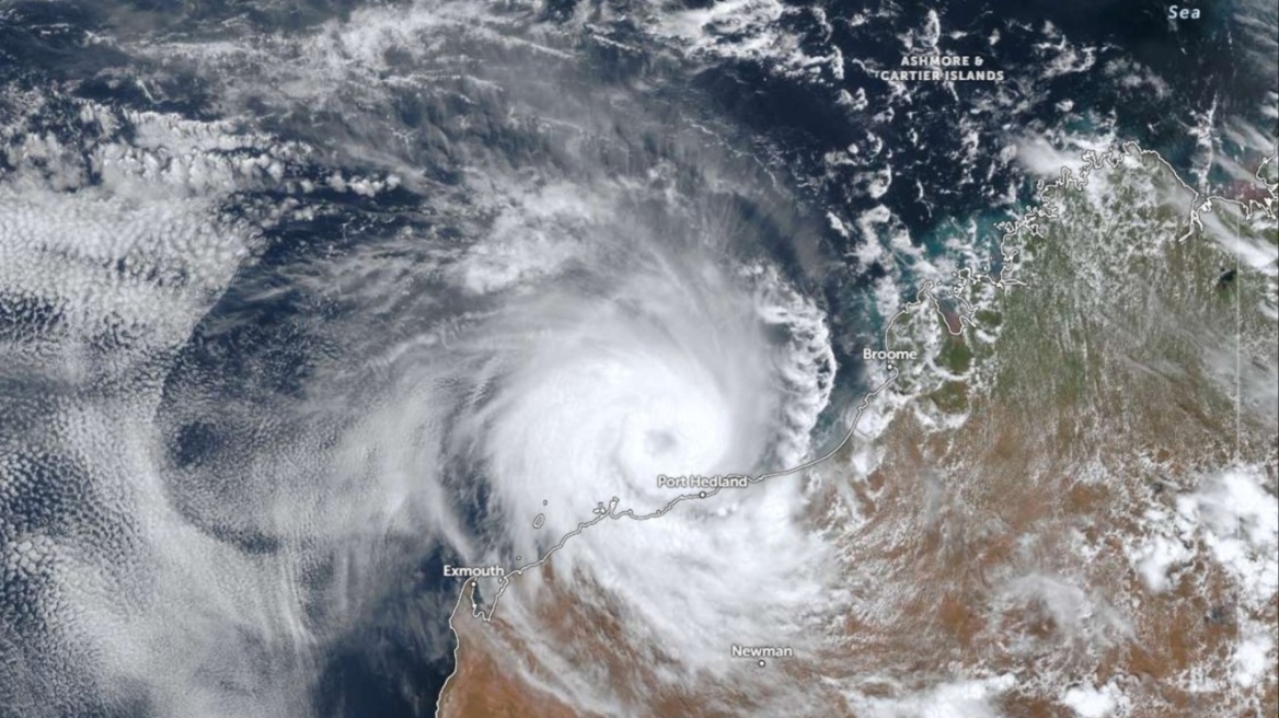 Ο τροπικός κυκλώνας Μίτσελ ενισχύθηκε σε κατηγορία 3 και πλησιάζει στην Αυστραλία με ριπές ανέμου 195 χλμ/ώρα 