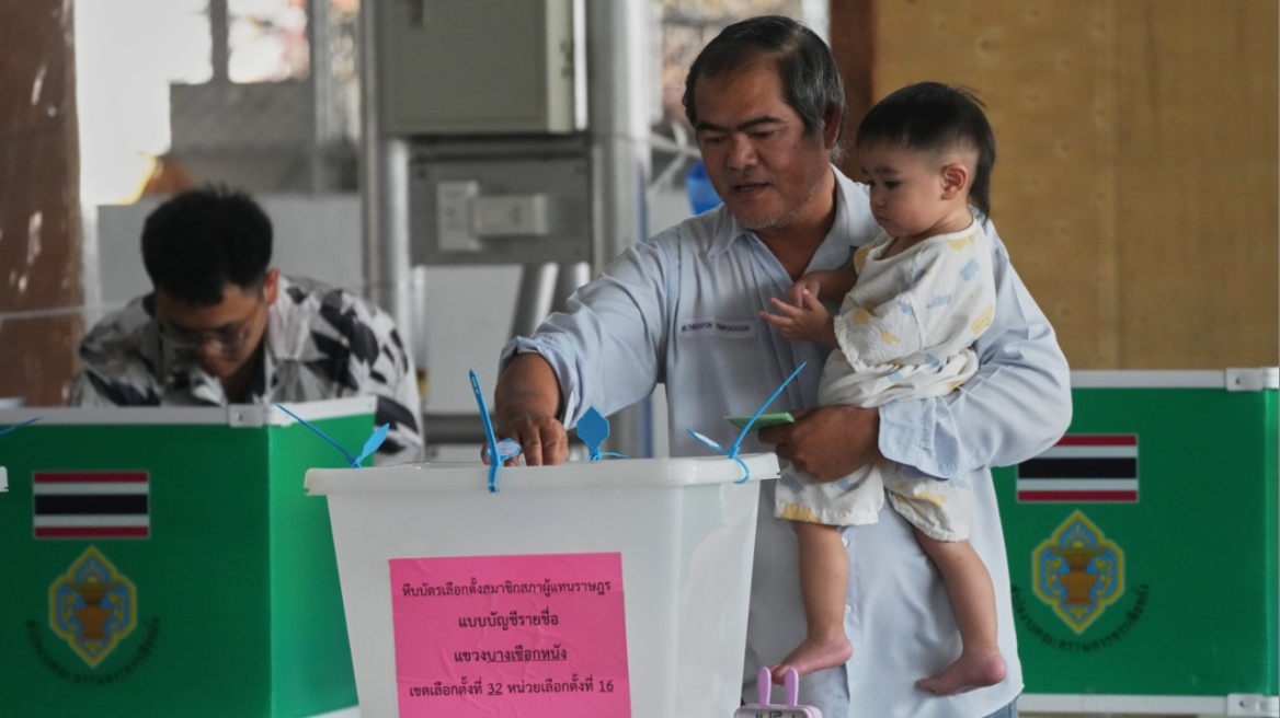 Ταϊλάνδη: 53 εκατομμύρια ψηφοφόροι στις κάλπες για εκλογές και δημοψήφισμα συνταγματικής αναθεώρησης 