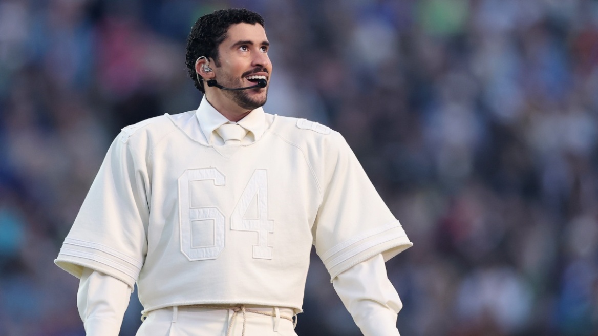 Bad Bunny: Πώς ο υπάλληλος του σούπερ μάρκετ που έγραφε τραγούδια στο δωμάτιό του έγινε το απόλυτο μουσικό φαινόμενο της εποχής