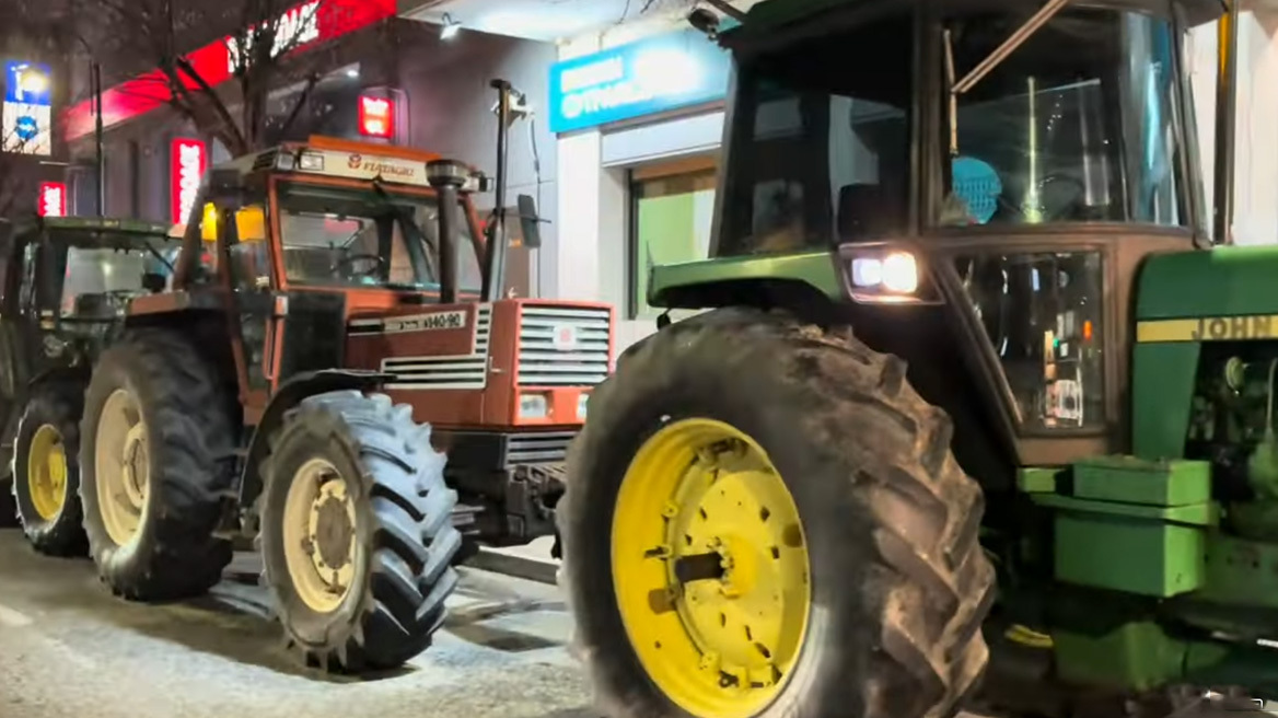 Συλλαλητήριο και πορεία με τρακτέρ αγροτών στο κέντρο της Λάρισας: Δείτε βίντεο και φωτογραφίες