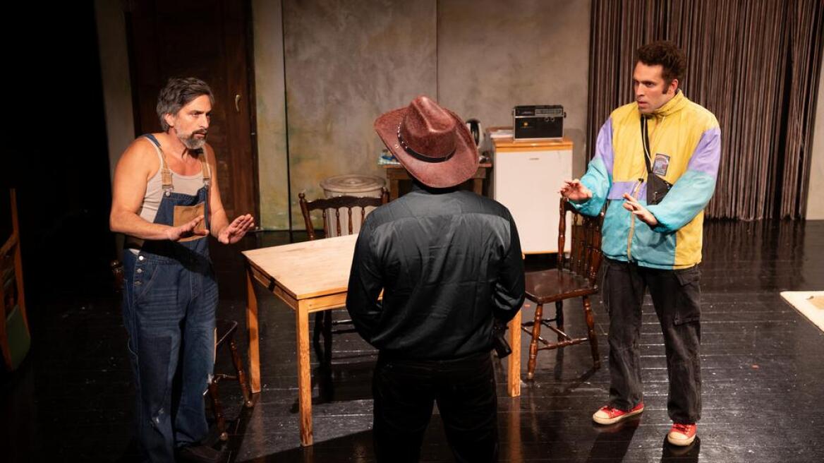 «Killer Joe»: Το βραβευμένο έργο για την ανθρώπινη απελπισία, τη βία και την εξουσία στο θέατρο Αλκμήνη