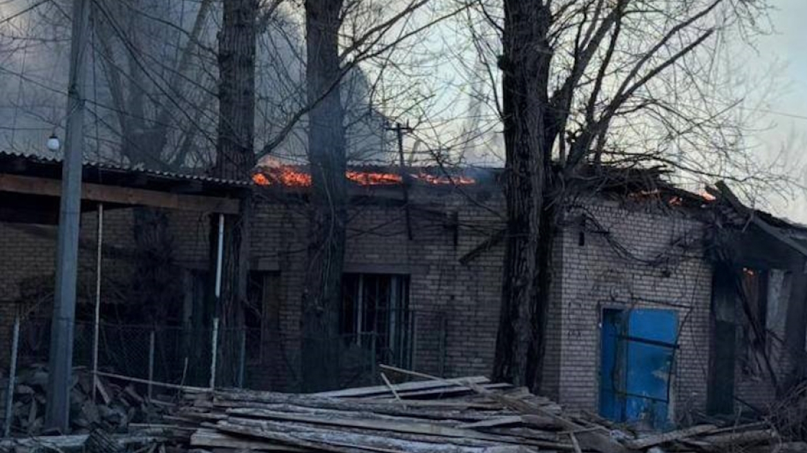 Οι Ρώσοι χτύπησαν κατοικημένη περιοχή στο Ντονέτσκ με κατευθυνόμενη βόμβα, νεκρές μια γυναίκα και η 12χρονη κόρη της