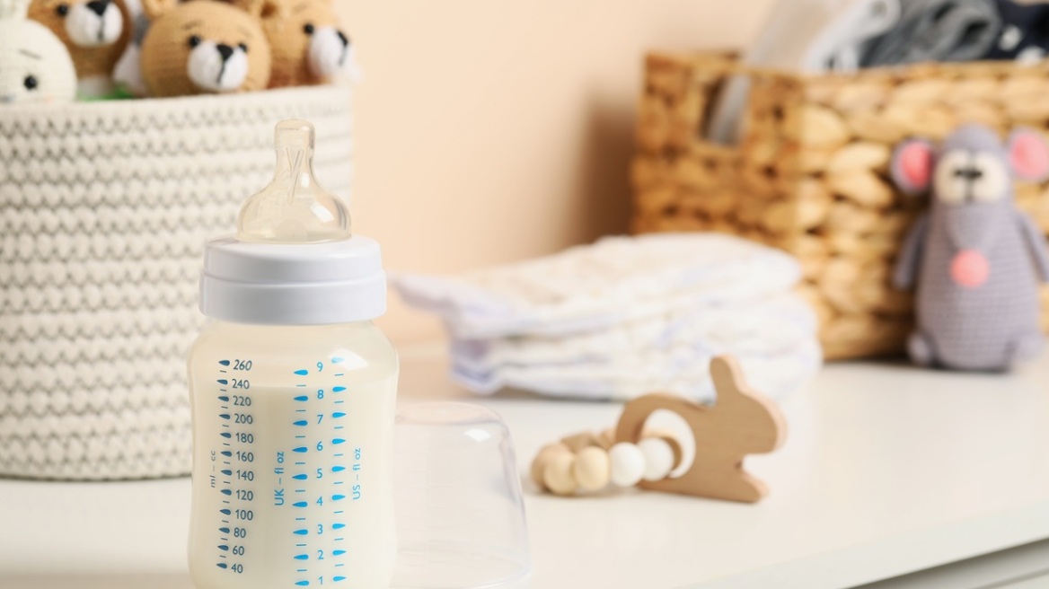 Ο ΕΟΦ ανακαλεί κι άλλες παρτίδες βρεφικού γάλακτος μετά τα νέα όρια της EFSA για την τοξίνη cereulide