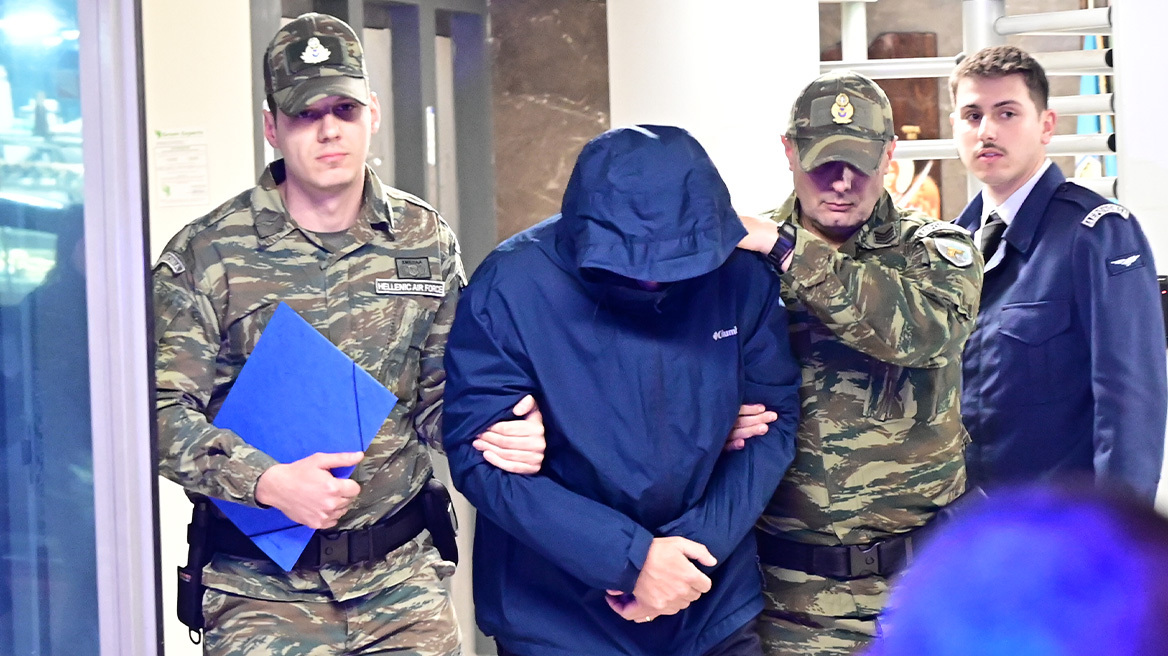 Προφυλακίστηκε ο σμήναρχος κατάσκοπος, τι ισχυρίστηκε στην απολογία του: «Ζητώ συγγνώμη από την πατρίδα και τις Ένοπλες Δυνάμεις»