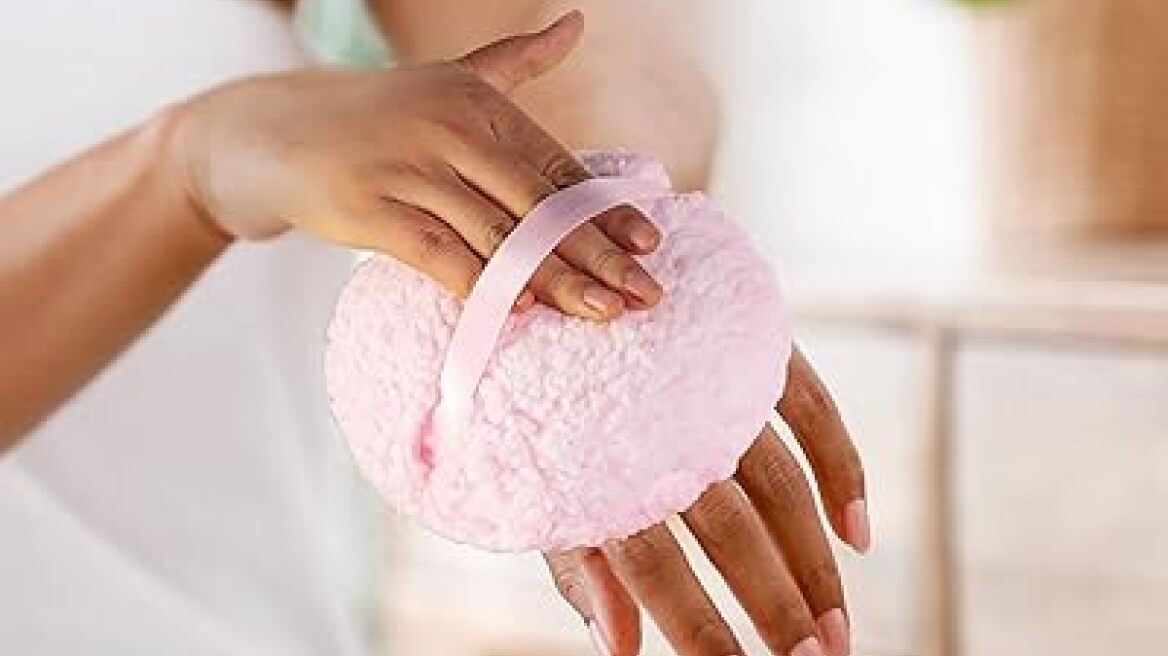 Η αρωματική πούδρα είναι το διαχρονικό μυστικό για φρεσκάδα που διαρκεί όλη μέρα
