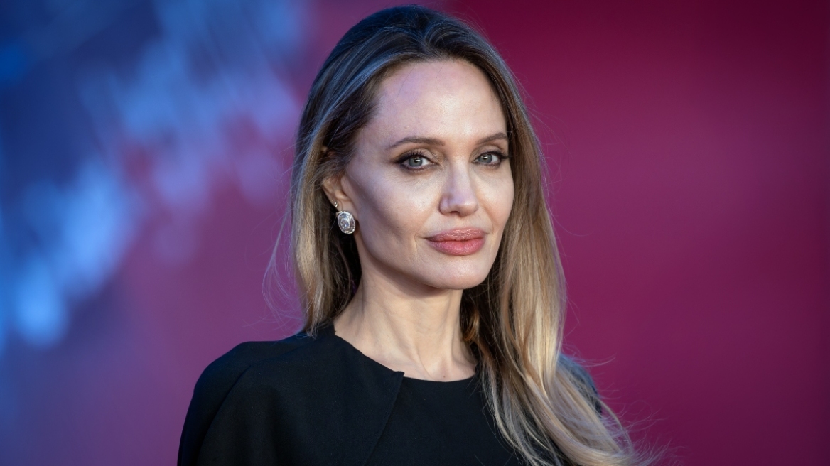 Η Αντζελίνα Τζολί ετοιμάζεται να εγκαταλείψει τις ΗΠΑ με τα δίδυμα παιδιά της