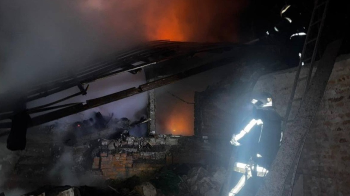 Τρία μικρά παιδιά και ο πατέρας τους νεκροί από ρωσικό πλήγμα στο Χάρκοβο, δείτε βίντεο 