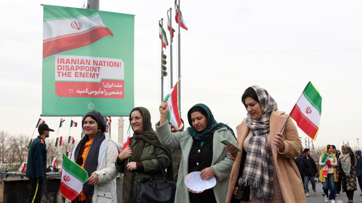 Η ιρανική τηλεόραση προβάλλει πλάνα γυναικών χωρίς μαντίλα