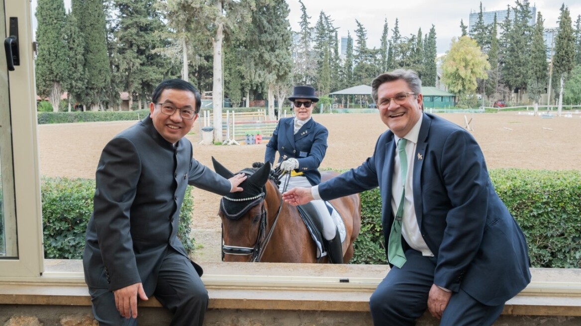 Ελλάδα – Κίνα: Στρατηγική σύμπλευση με επενδύσεις και πράσινη ατζέντα τη χρονιά του Αλόγου