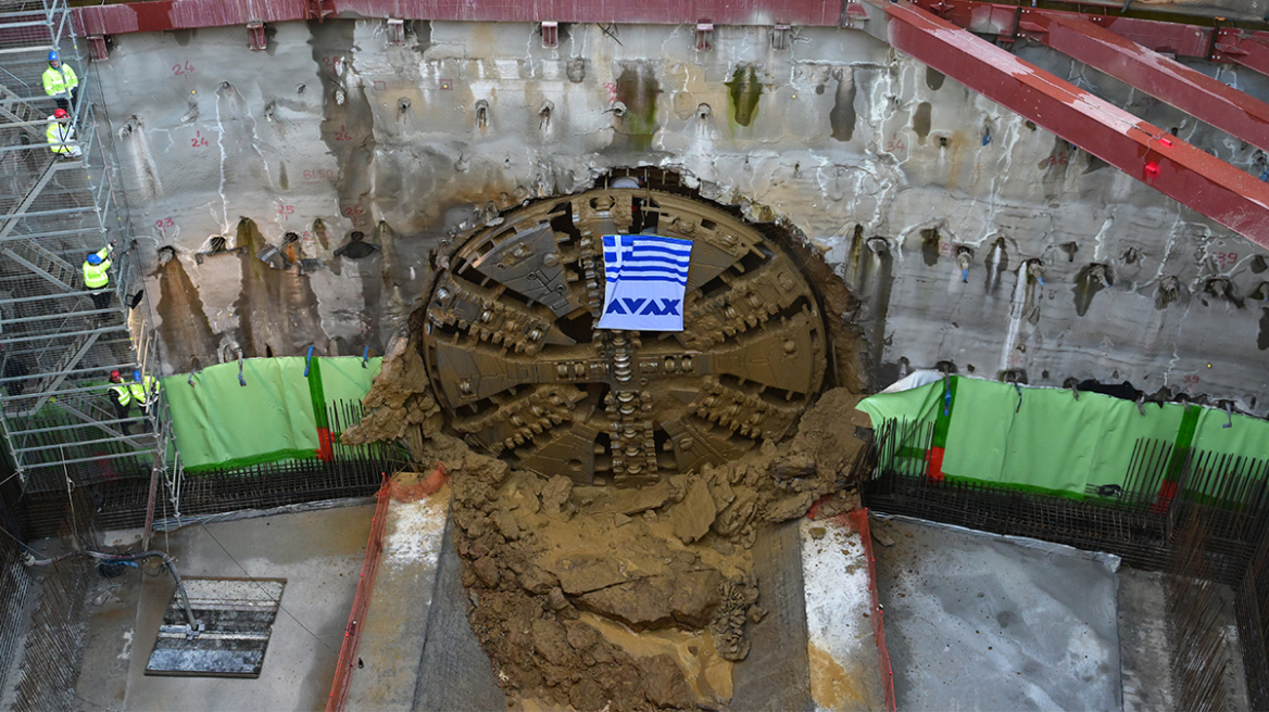 Με το Break on through των Doors και χειροκροτήματα ο μετροπόντικας Αθηνά στον Ευαγγελισμό για την επέκταση της γραμμής 4, βίντεο και φωτογραφίες