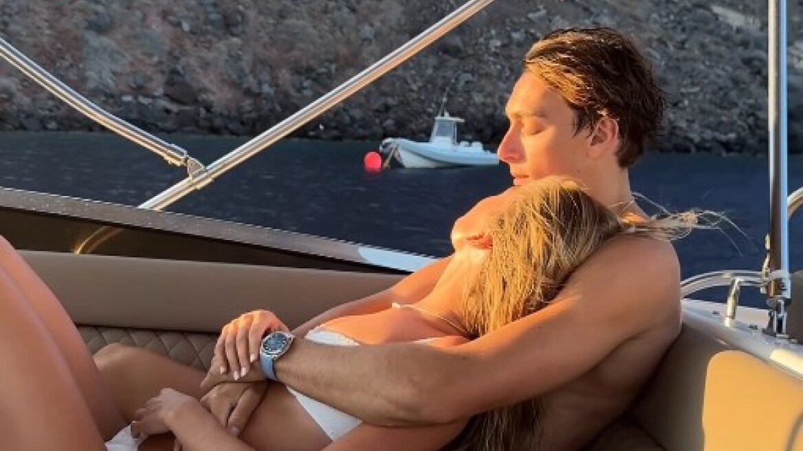 Ντουπλάντις: Με βίντεο από διακοπές τους στη Σαντορίνη γιόρτασε τα 5 χρόνια σχέσης με τον Ολυμπιονίκη η σύντροφός του 
