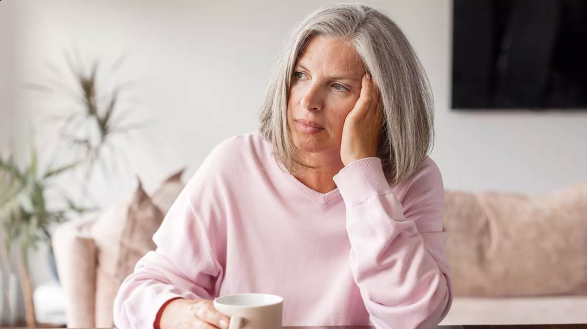 Άνοια: 6 συμπεριφορές στη μέση ηλικία που σχετίζονται με αύξηση του κινδύνου πάνω από 50%
