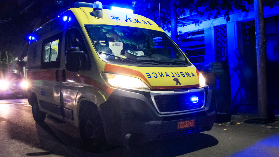 Επίθεση κουκουλοφόρων με ξύλα και μαχαίρια σε τρία άτομα στην Πάτρα, σοβαρά τραυματισμένος ένας 22χρονος
