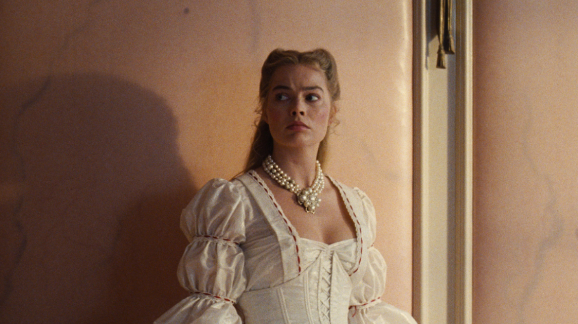 Ανεμοδαρμένα Ύψη: Σκάναραν το δέρμα της Μάργκοτ Ρόμπι για να φτιάξουν τη ροζ επένδυση των τοίχων στο δωμάτιό της