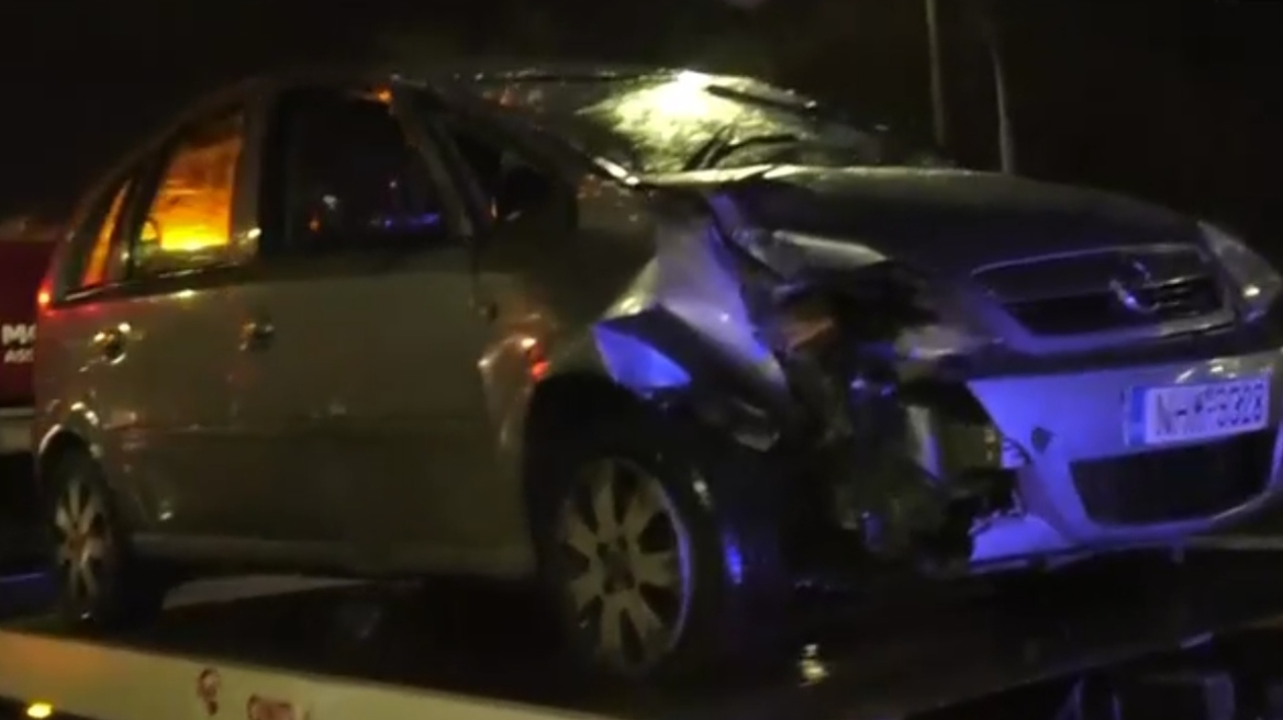 Σοβαρό τροχαίο στο κέντρο της Θεσσαλονίκης: ΙΧ «καρφώθηκε» σε φανάρι και αναποδογύρισε, σώος ο οδηγός