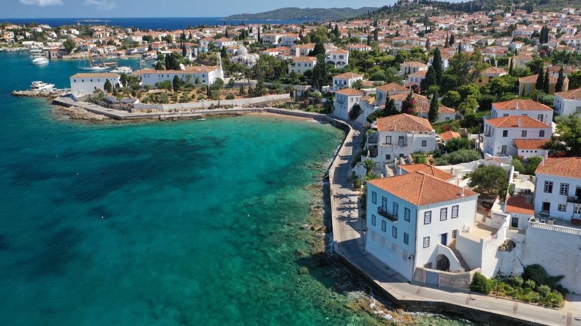Συνελήφθη 49χρονος στις Σπέτσες για διακίνηση κοκαΐνης, προσπάθησε να δωροδοκήσει αστυνομικούς με 20.000 ευρώ