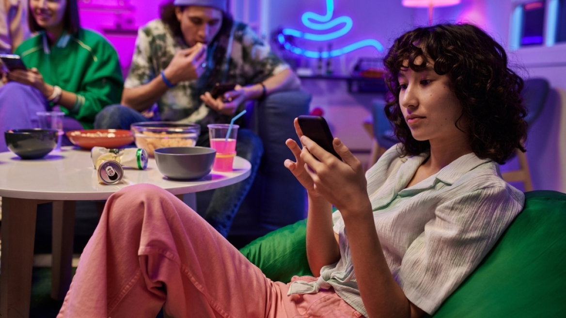 Η Gen Z προτιμάει τον ύπνο από το σεξ: 7 στους 10 προτιμούν να κοιμηθούν από το να ζήσουν μια ερωτική βραδιά