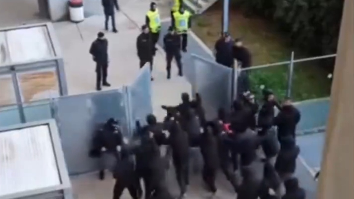 Ένταση στο Μπάρι μετά τη νέα ήττα στη Serie B με οπαδούς να εισβάλλουν στα επίσημα, δείτε βίντεο