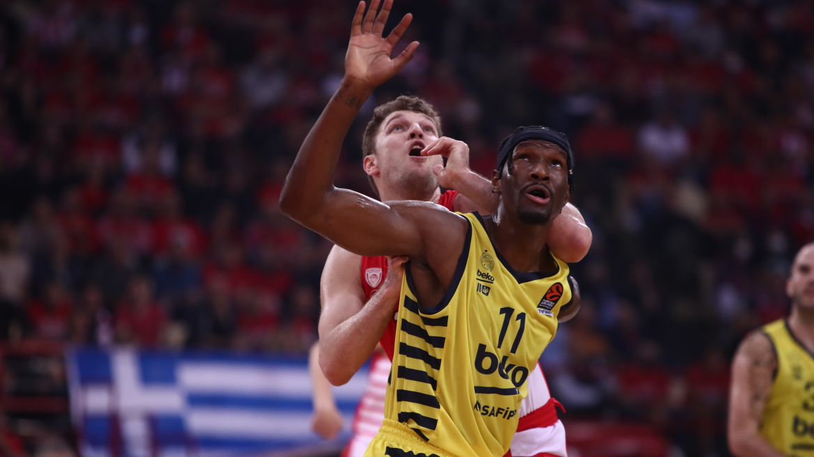 Το σχόλιο του Βεζένκοβ για τη μεταγραφή του Χέιζ Ντέιβις στον Παναθηναϊκό 