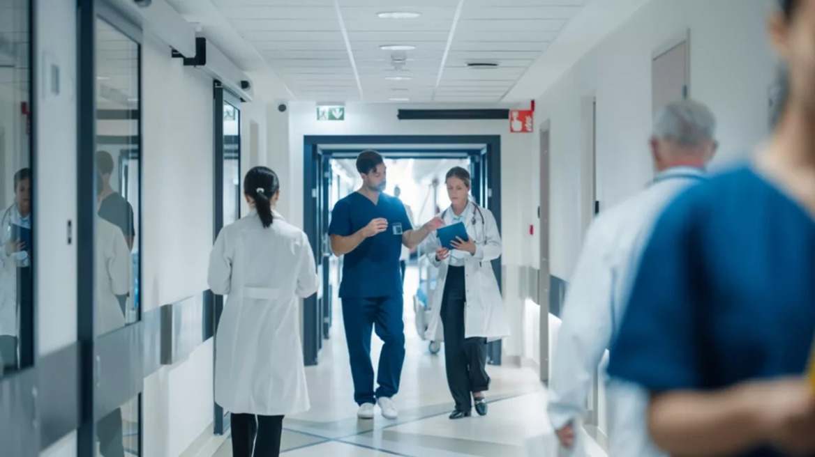 Νοσοκομεία: Μόλις 2 στους 10 εργαζόμενους έχουν κάνει το αντιγριπικό εμβόλιο
