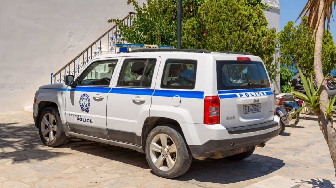 Σύλληψη 40χρονου για όπλα, βεγγαλικά και πυροτεχνήματα στο Ηράκλειο
