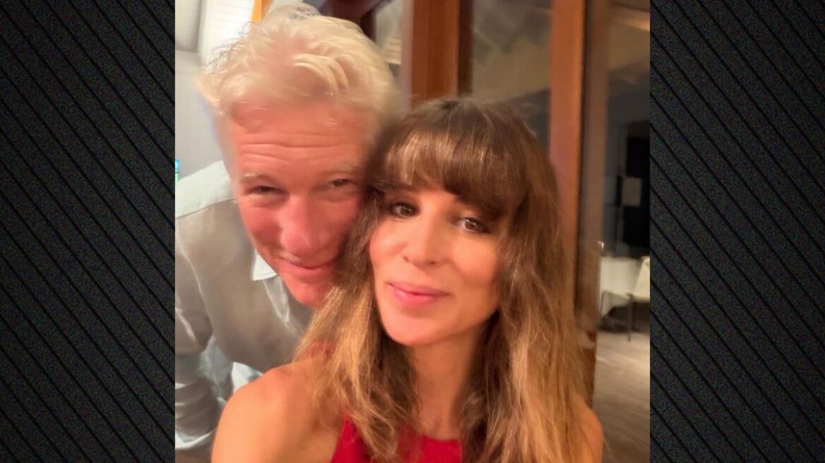 Το φιλί του Ρίτσαρντ Γκιρ στο στόμα με τη σύζυγό του και η φωτογραφία με τα παιδιά τους