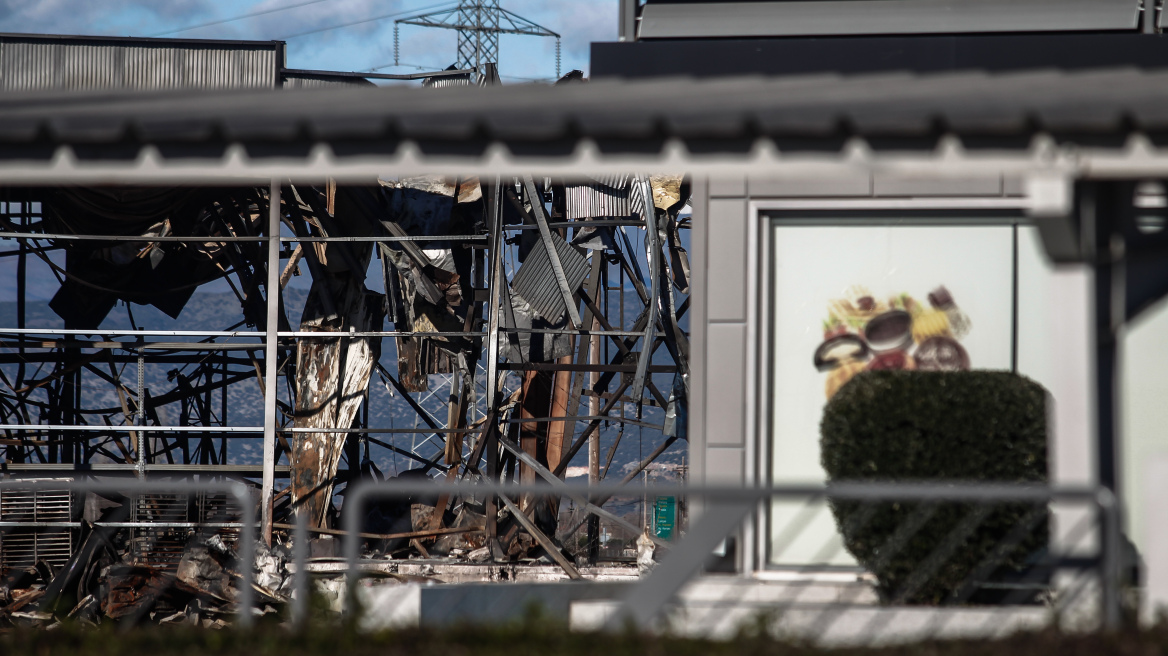 «Δακρύζαμε από την οσμή ακόμα και όταν περνούσαμε απ’ έξω» καταγγέλλουν εργαζόμενοι της Βιολάντα, την Τετάρτη η απολογία του ιδιοκτήτη