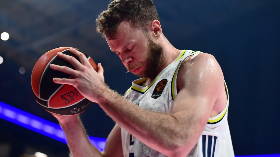 Τεράστιο πλήγμα για τη Φενέρ: Χάνει έως και δύο μήνες τον Μέλι 